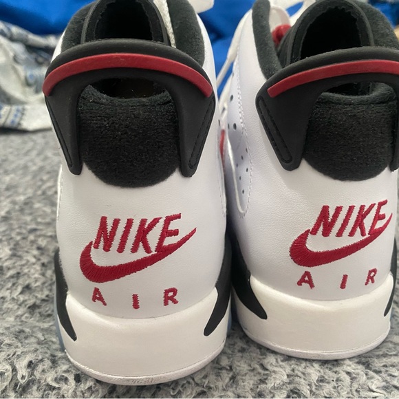 Deadstock Carmines grade school, 2021, size 4.5.Y - Picture 2 of 6